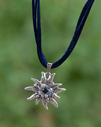 "Edelweiß" necklace dark blue