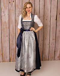 Dirndl Lang Das Sind Trachten Dirndl Und Festliche Dirndl Mit Einem Langen Rock Der Bis Zum Knochel Reicht