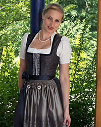 "Hollstadt" Dirndl mit Schürze