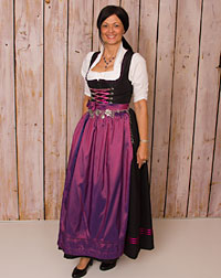 Dirndl Lang Das Sind Trachten Dirndl Und Festliche Dirndl Mit Einem Langen Rock Der Bis Zum Knochel Reicht