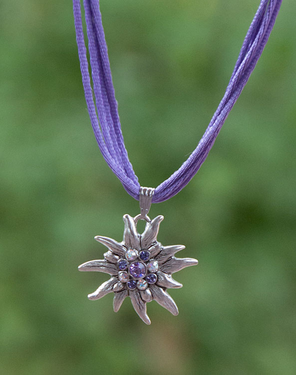 "Edelweiß" necklace lilac - Bild vergrößern