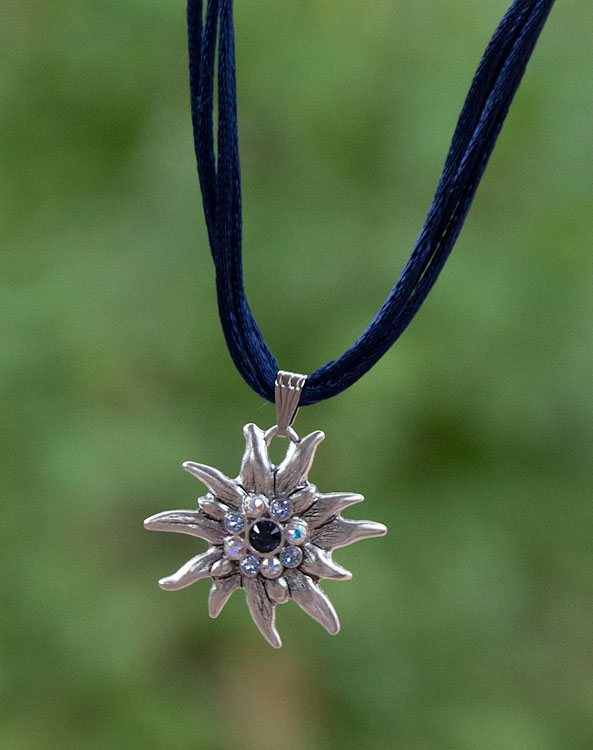 "Edelweiß" necklace dark blue - Bild vergrößern