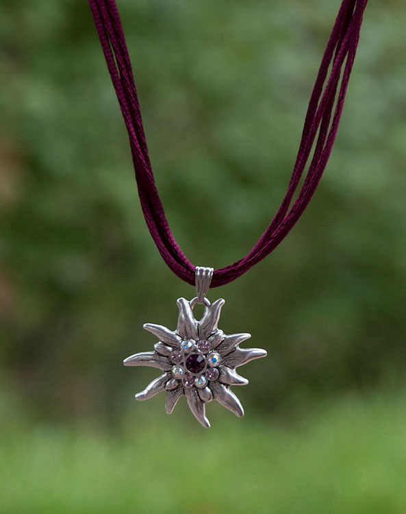 "Edelweiß" necklace plum - Bild vergrößern