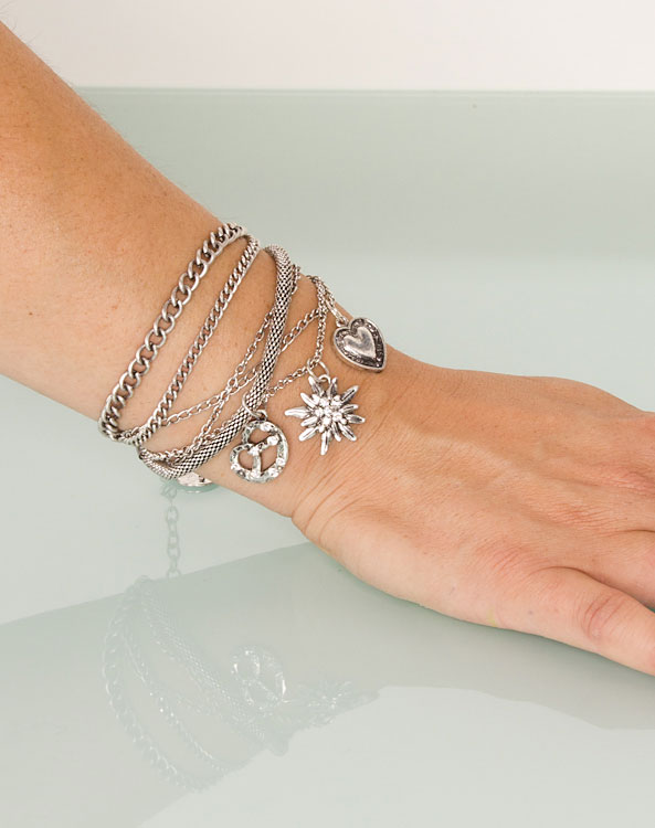 Bracelet with trachten pendants - Bild vergrößern